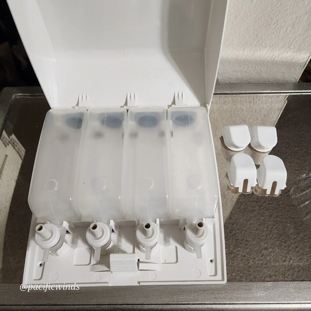 NWOT CLASSIC SHOWER DISPENSER 4 CHAMBER. ☆